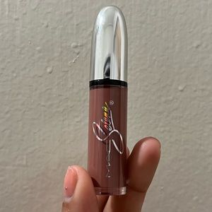 MAC SELENA MATTE LIQUID LIPSTICK BIG BERTHA.